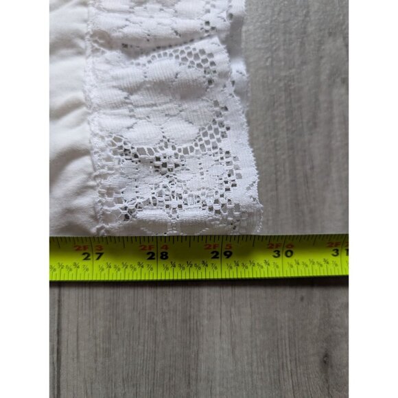 Vintage Hand-Embroidered Pillowcase With Lace Trim & Floral Design - Picture 4 of 5